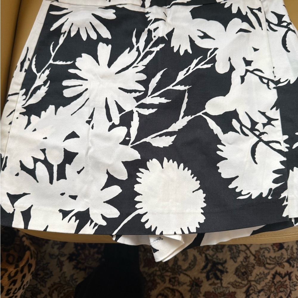 Floral Black and White Women's Shorts